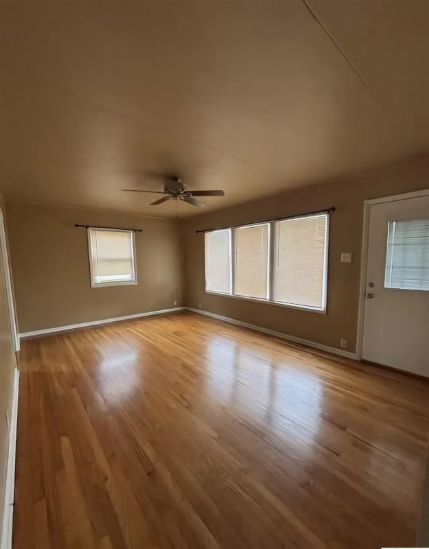 222 Crestview Dr - Photo 3 of 6