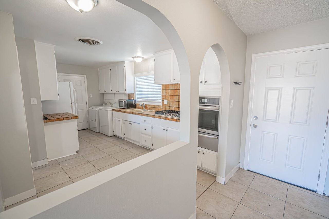 20865 Burbank Blvd - Photo 2 of 20