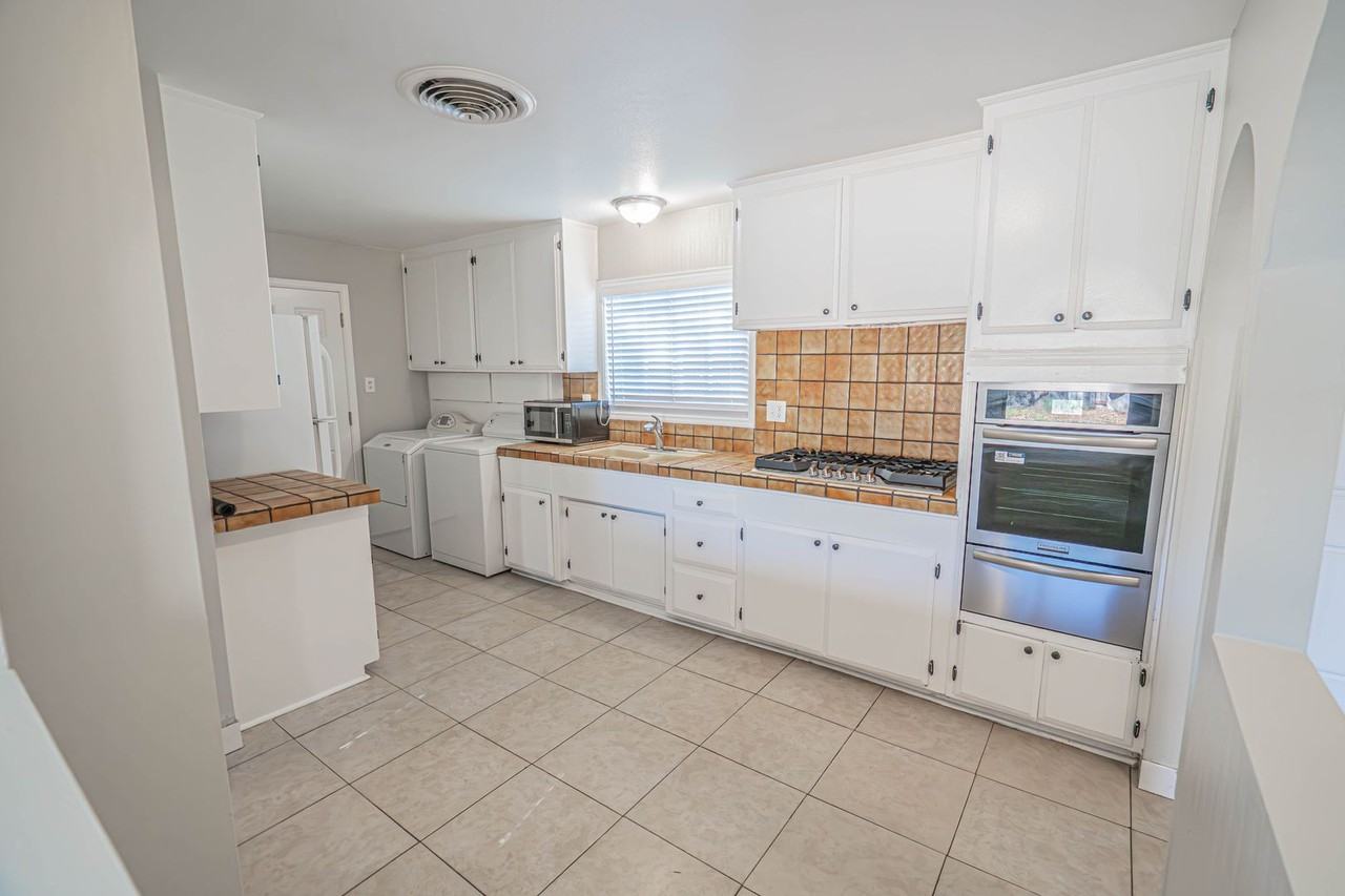 20865 Burbank Blvd - Photo 3 of 20