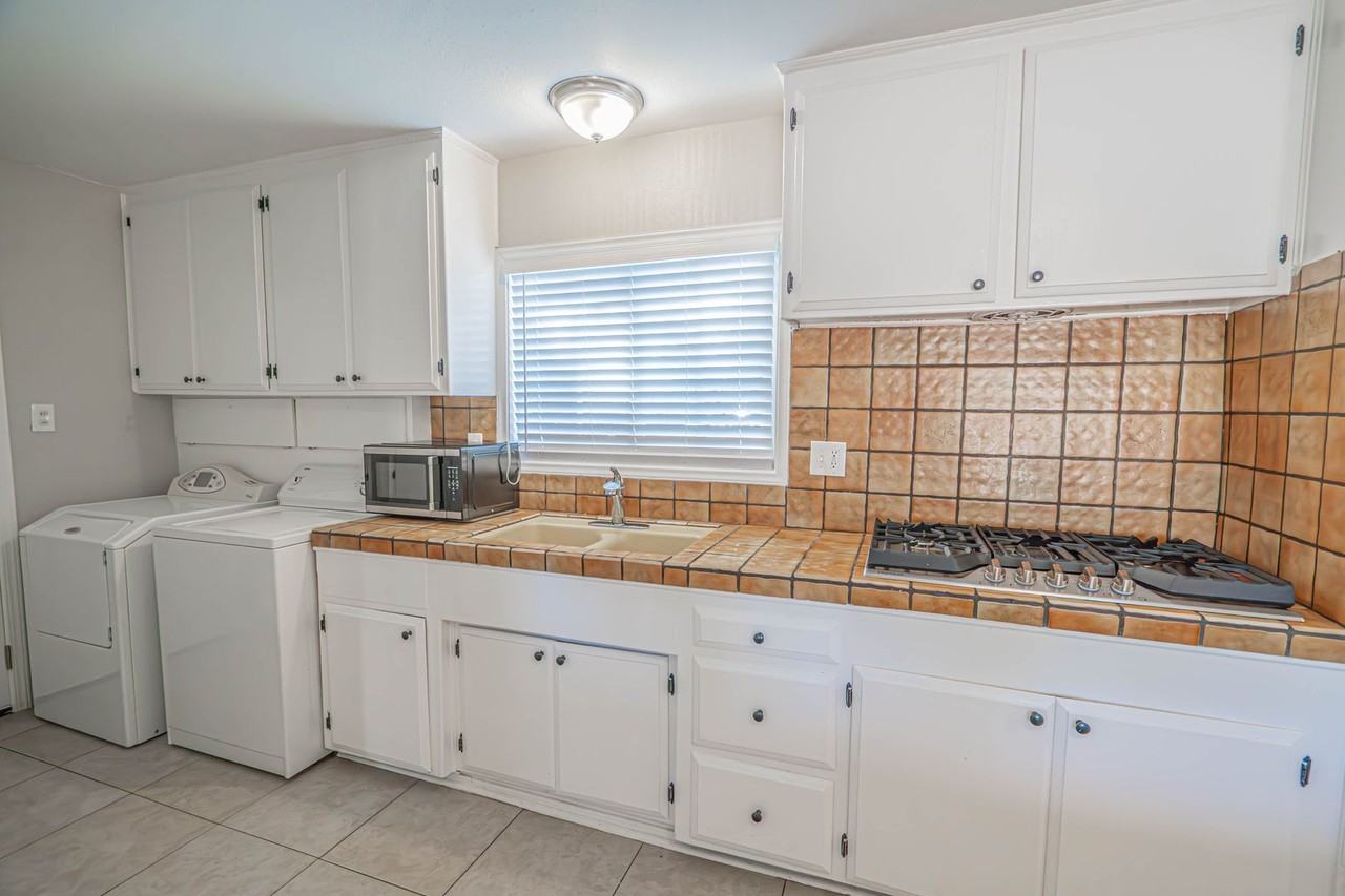 20865 Burbank Blvd - Photo 4 of 20