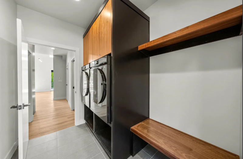 235 Rosemary Ln - Photo 2 of 7