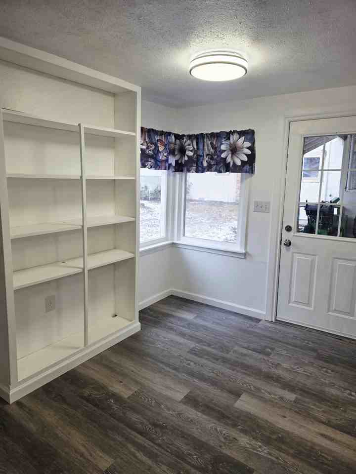 603 W Chewelah Ave #1 - Photo 2 of 6