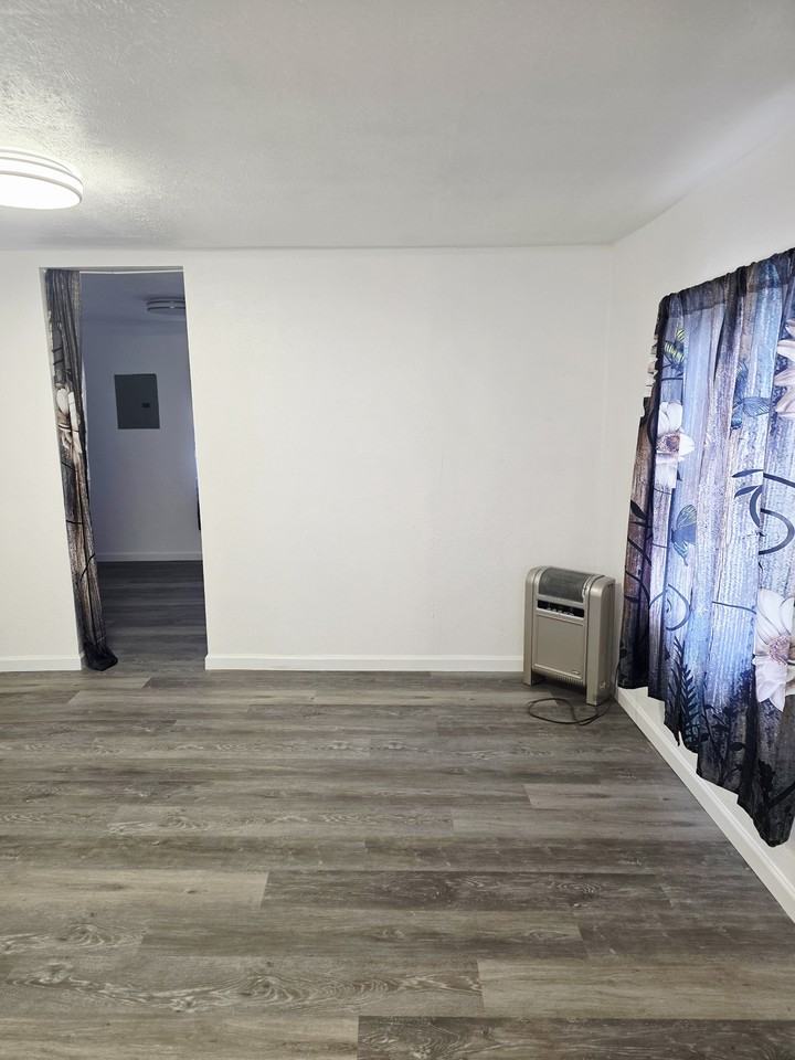 603 W Chewelah Ave #1 - Photo 3 of 6