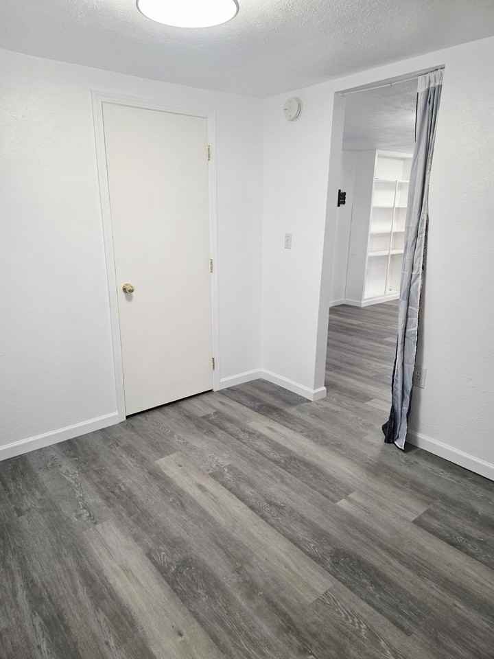 603 W Chewelah Ave #1 - Photo 5 of 6