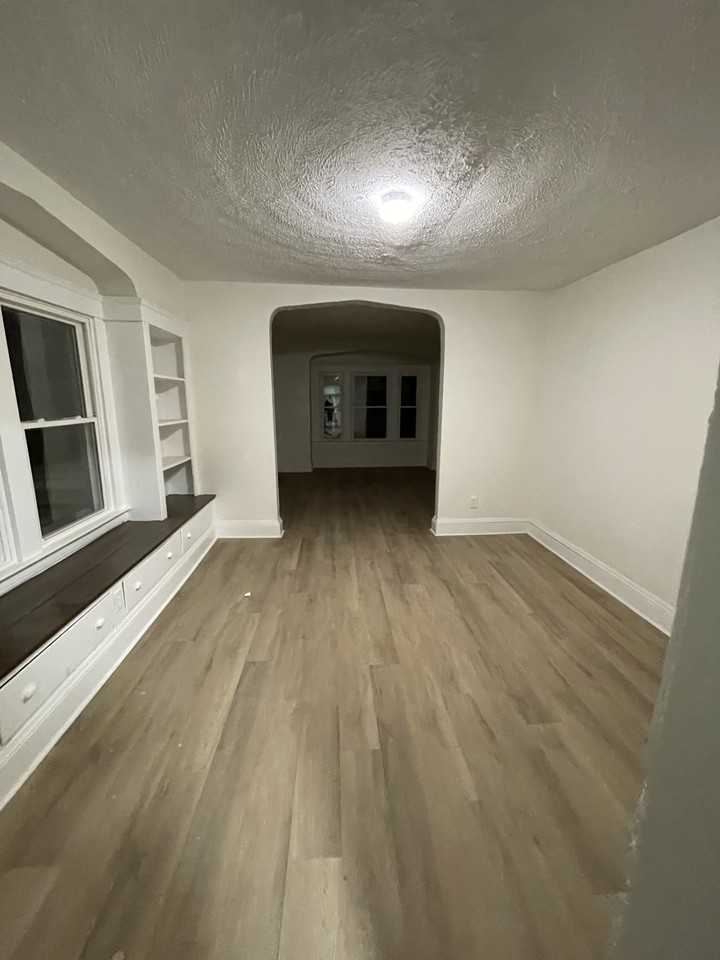 1159 E 112th St #2 - Photo 4 of 13