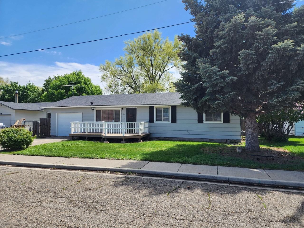 1125 E 5th S #1 - Photo 3 of 31