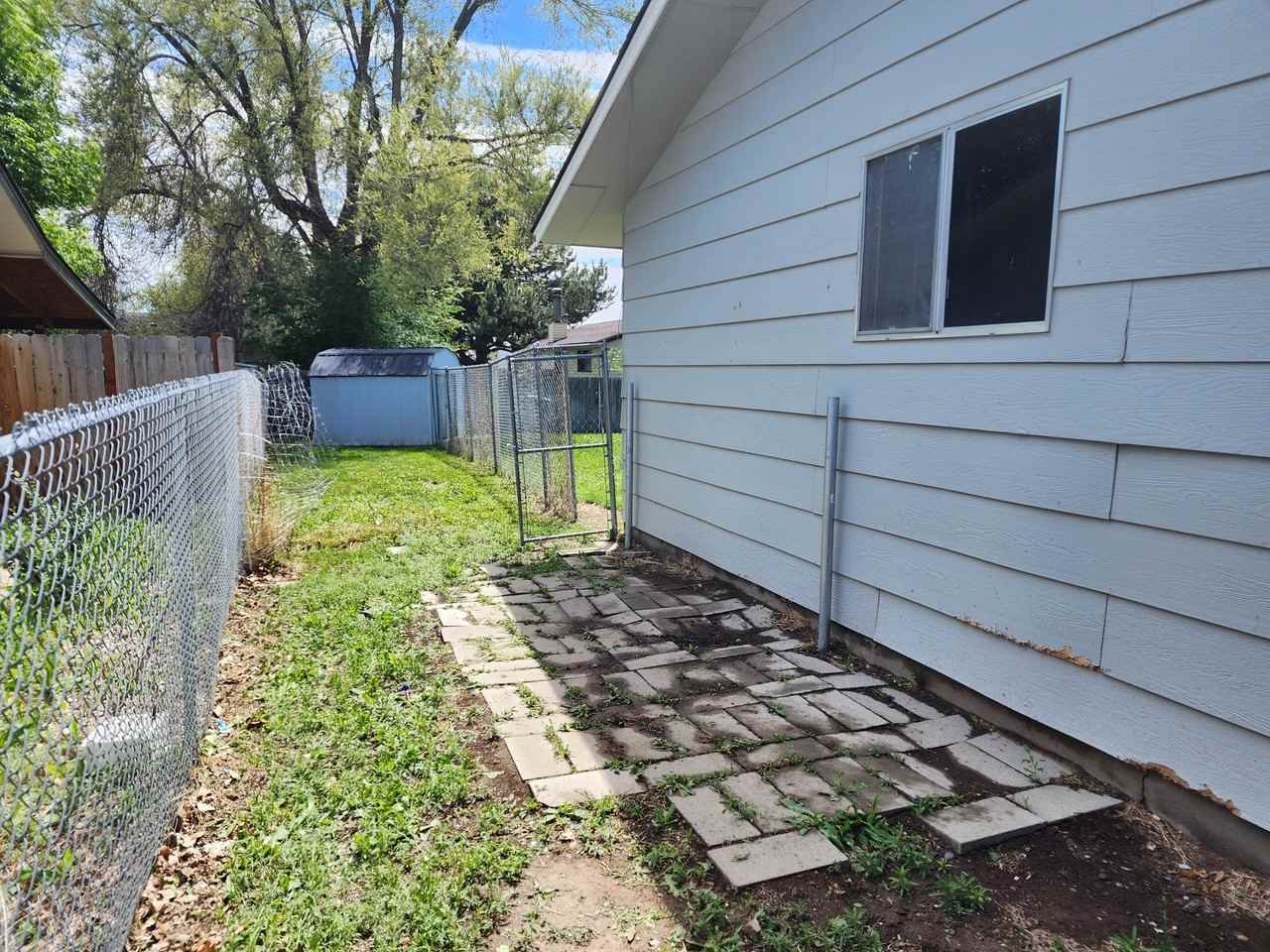 1125 E 5th S #1 - Photo 4 of 31