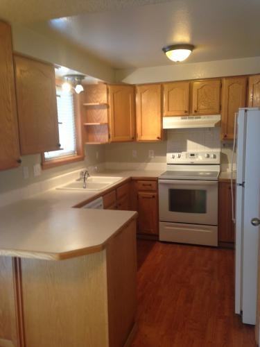 1125 E 5th S #1 - Photo 5 of 16