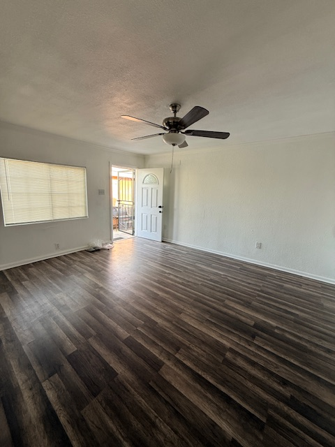 834 W Rosecrans Ave - Photo 2 of 15