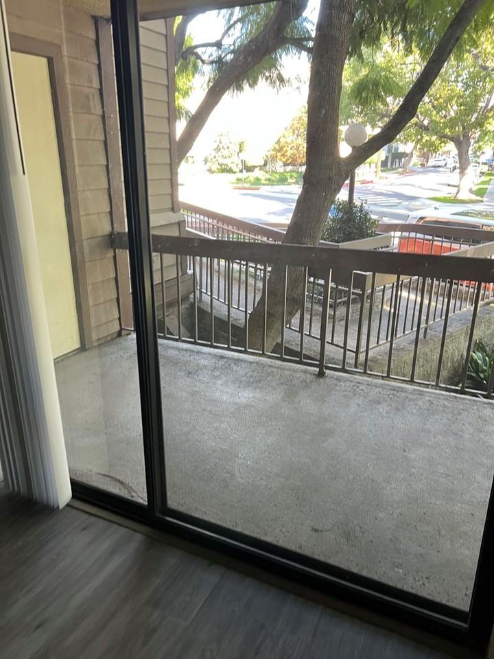 104 - 1219 N Columbus - Photo 3 of 14