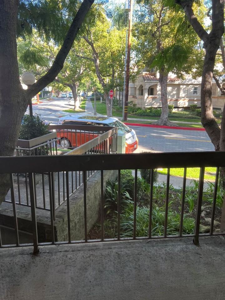 104 - 1219 N Columbus - Photo 4 of 14