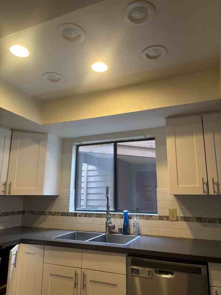 104 - 1219 N Columbus - Photo 2 of 15