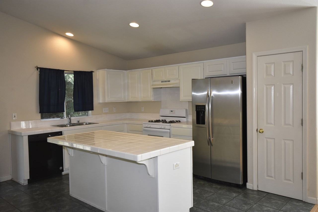 2166 Hannah Way - Photo 7 of 21