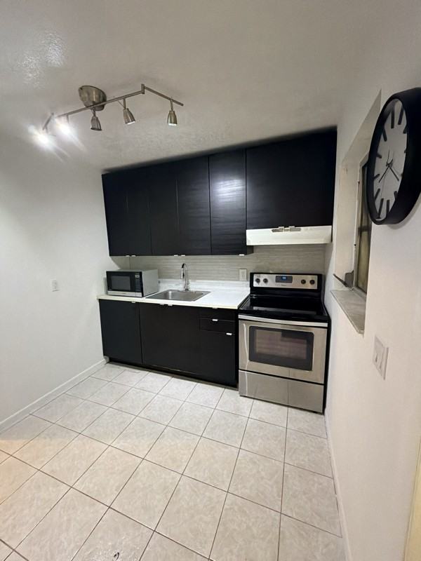 120 Se 9th Ct #C - Photo 2 of 8