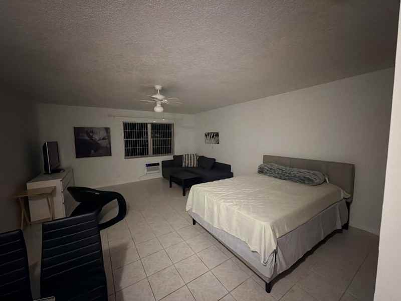 120 Se 9th Ct #C - Photo 3 of 8