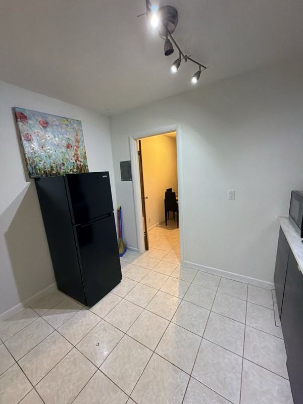 120 Se 9th Ct #C - Photo 5 of 8