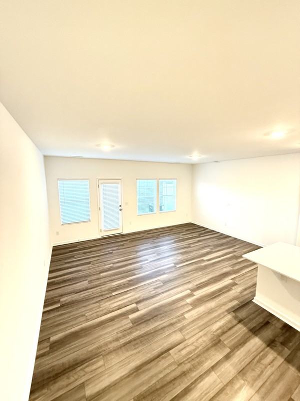 909 Pilot St - Photo 6 of 24