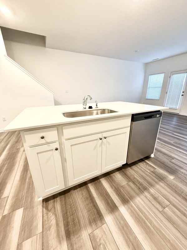 909 Pilot St - Photo 7 of 24