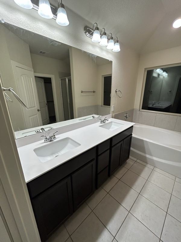 1013 Larch Ln - Photo 2 of 8