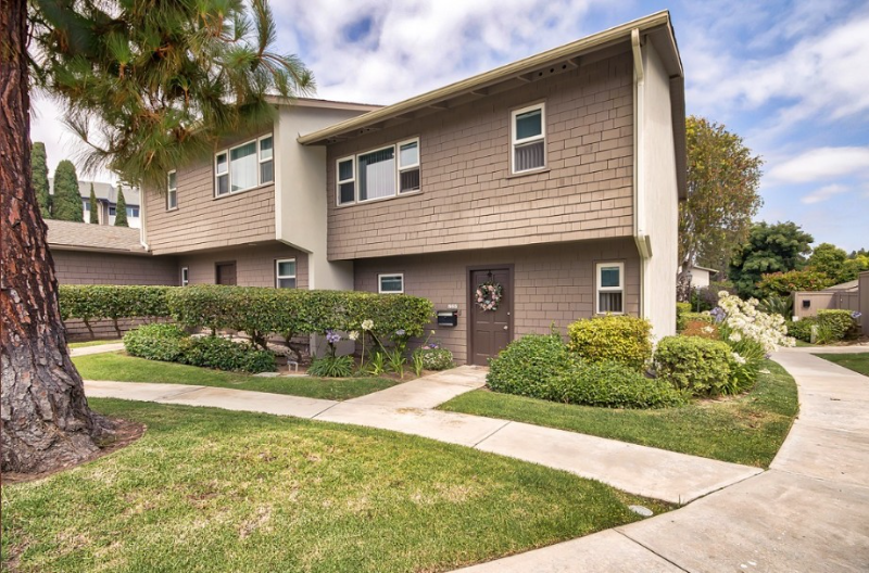 837 Amigos Way - Photo 3 of 15