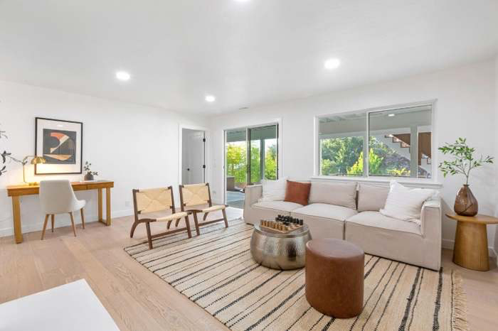 148 Exbourne Ave - Photo 3 of 20