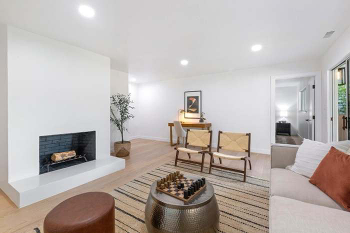 148 Exbourne Ave - Photo 4 of 20