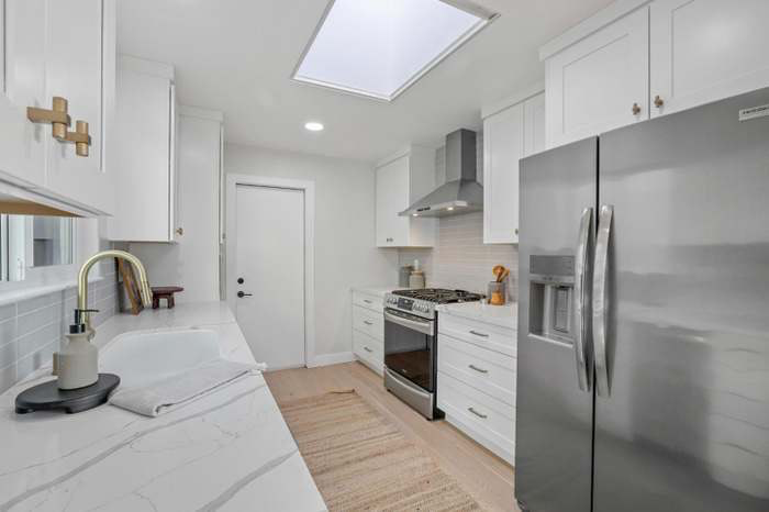 148 Exbourne Ave - Photo 5 of 20