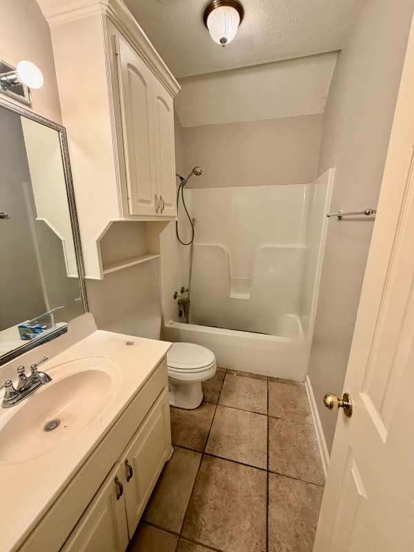 430 Shadowood Dr - Photo 5 of 10