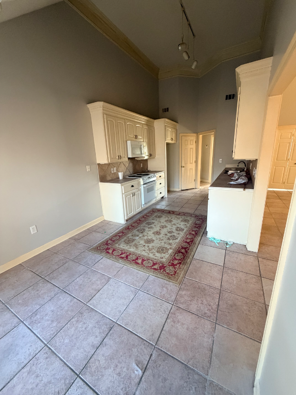 430 Shadowood Dr - Photo 6 of 10