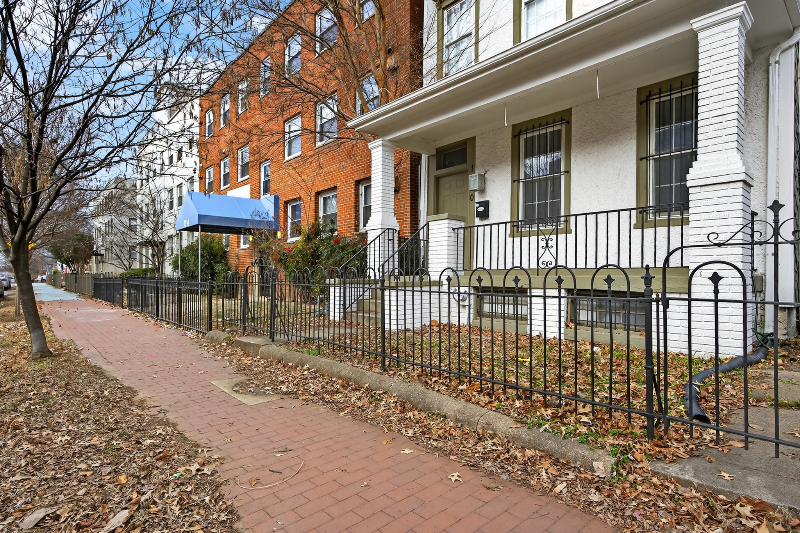 1320 K St Se - Photo 2 of 19