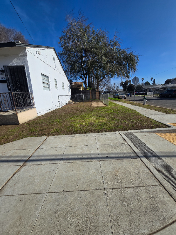 7160 N Maroa Ave - Photo 4 of 20