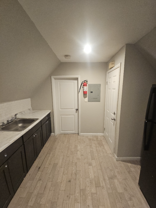 318 Grove St #3 - Photo 2 of 9