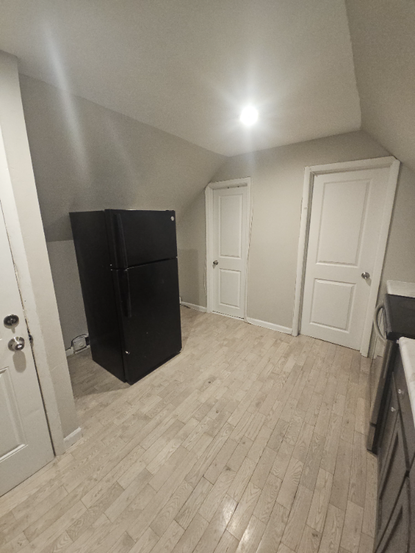 318 Grove St #3 - Photo 3 of 9