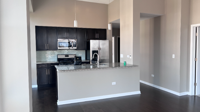 2302 S Michigan Ave - Photo 2 of 5