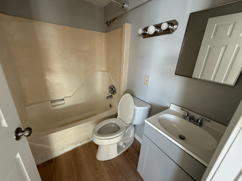 190 Ashworth Ave #1C - Photo 4 of 9