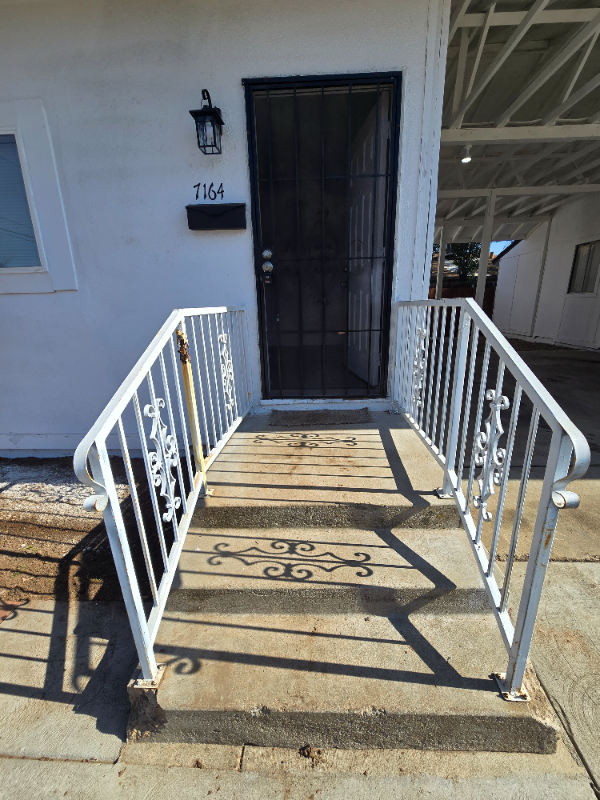 7164 N Maroa Ave - Photo 3 of 20