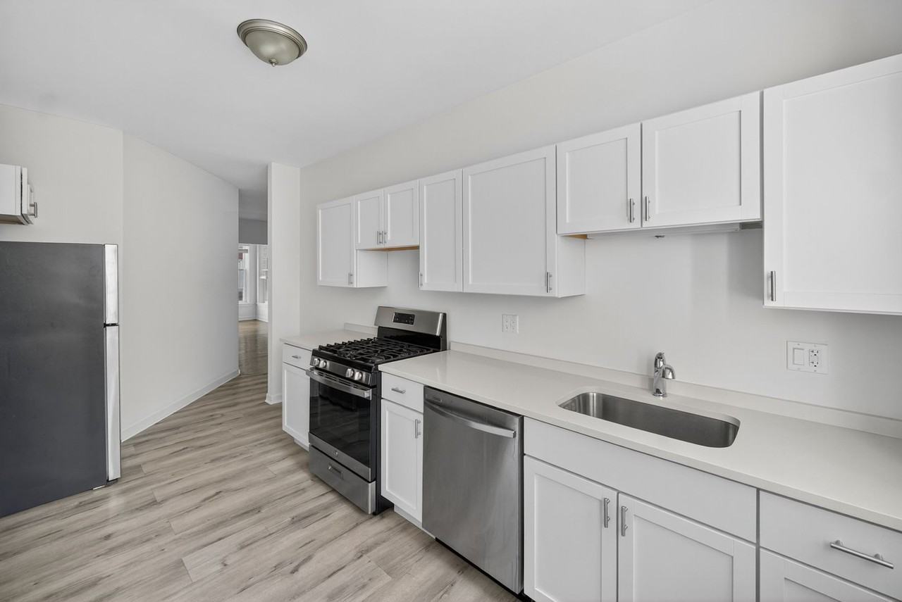 6565 N. Lakewood – Renovated Rogers Park Apartments - Photo 7 of 50