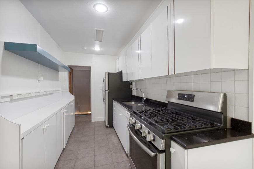 3970 47th St - Photo 3 of 10