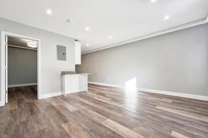 121 Vermilyea Ave - Photo 4 of 10