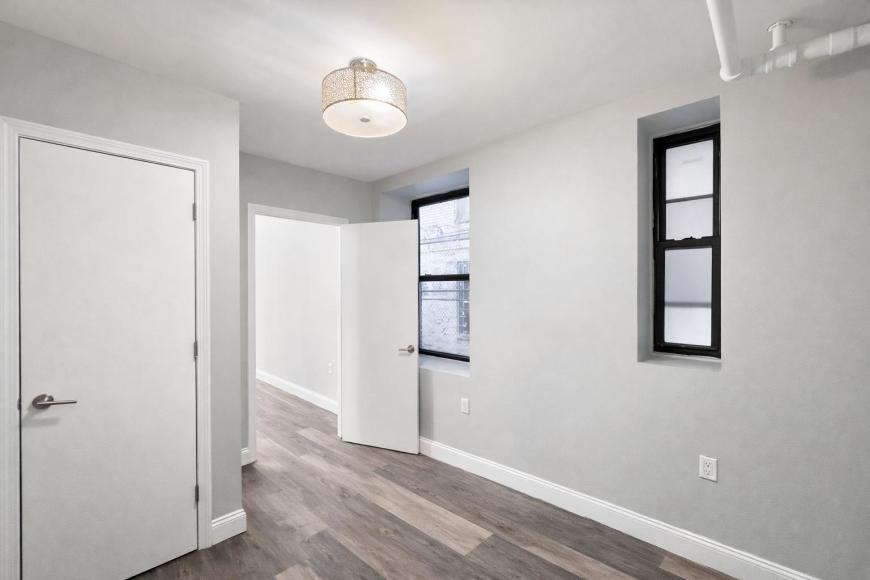 121 Vermilyea Ave - Photo 7 of 10