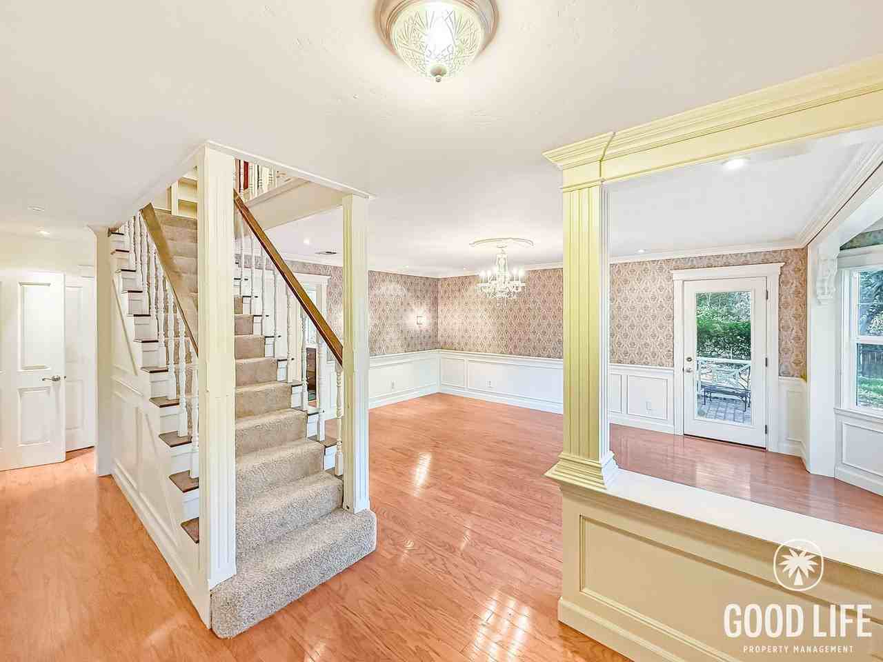 849 Oak Ln - Photo 3 of 27