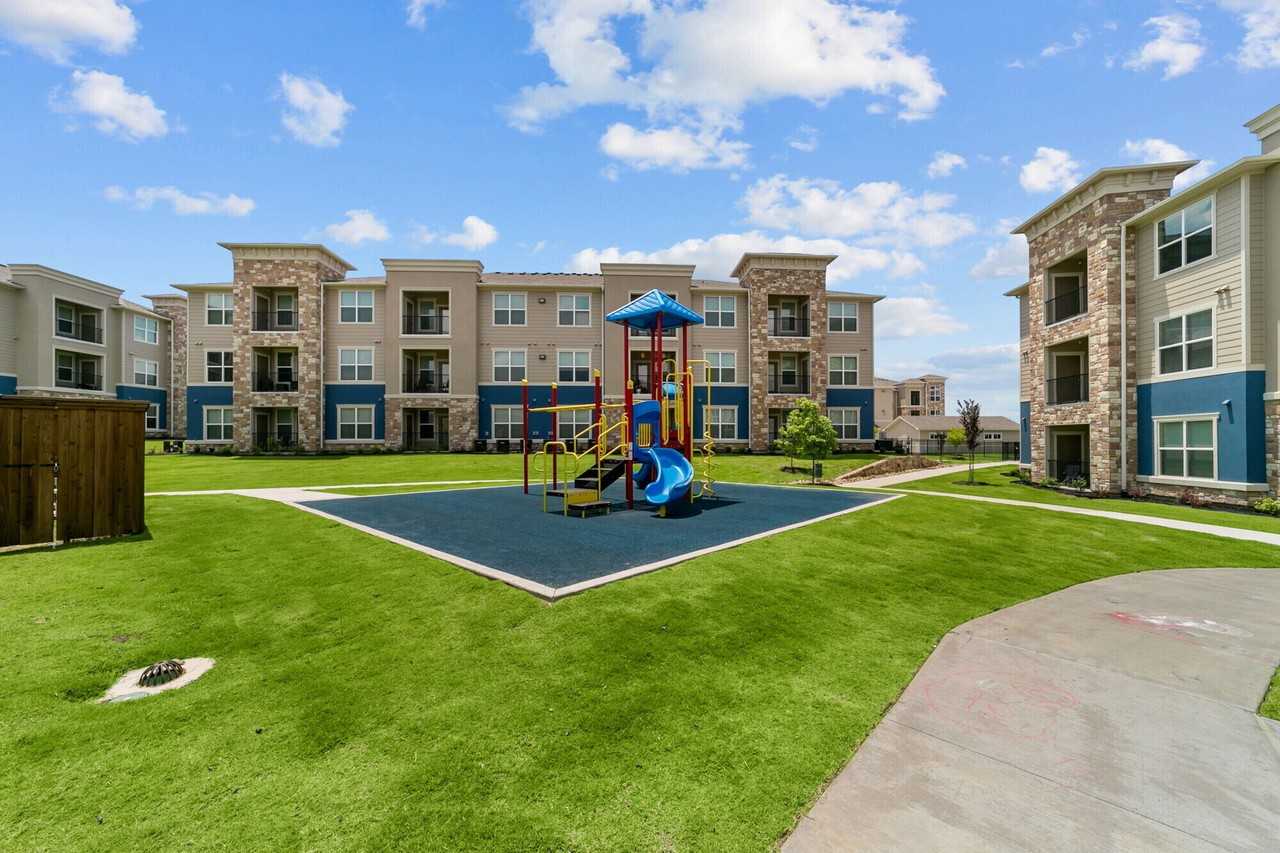 Cross Timbers Apartments - Photo 7 of 46