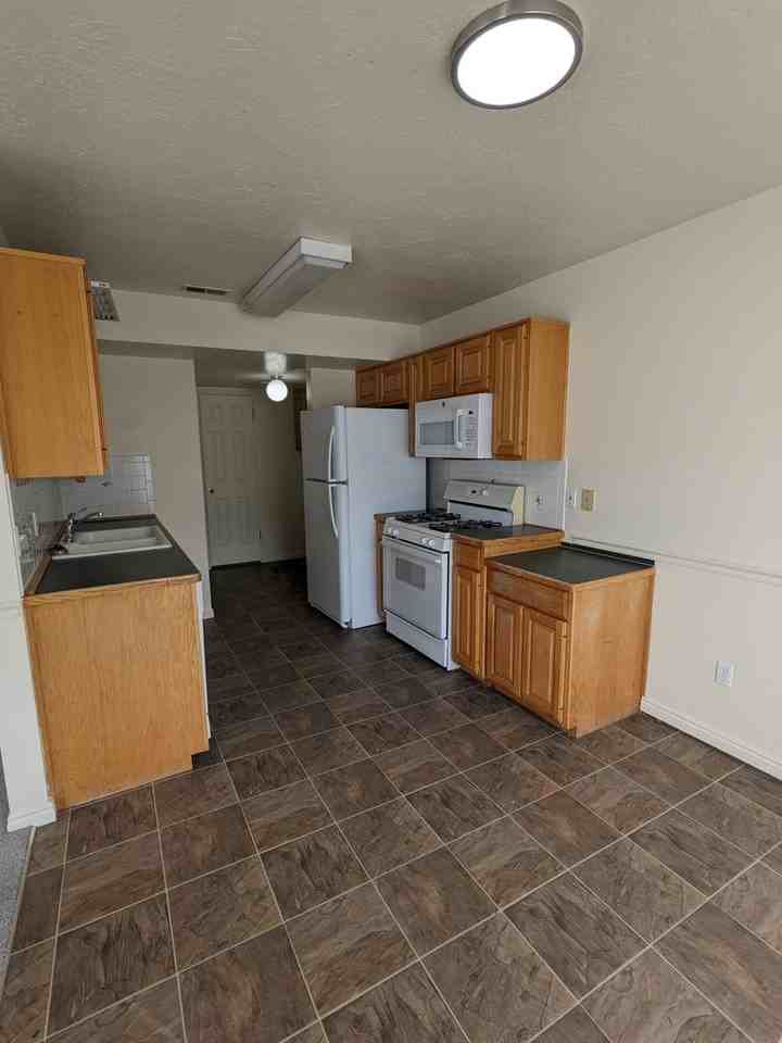 438 E Rosewood Ln #26 - Photo 2 of 27