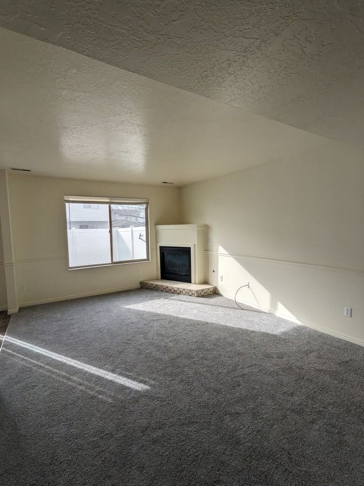 438 E Rosewood Ln #26 - Photo 5 of 27