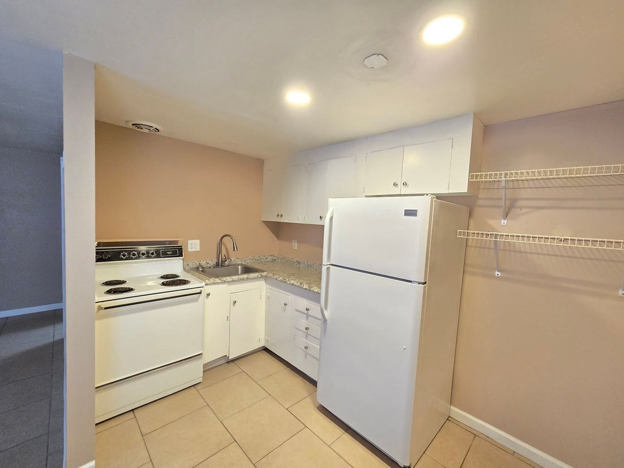 1007 N Scovel St - Photo 4 of 15