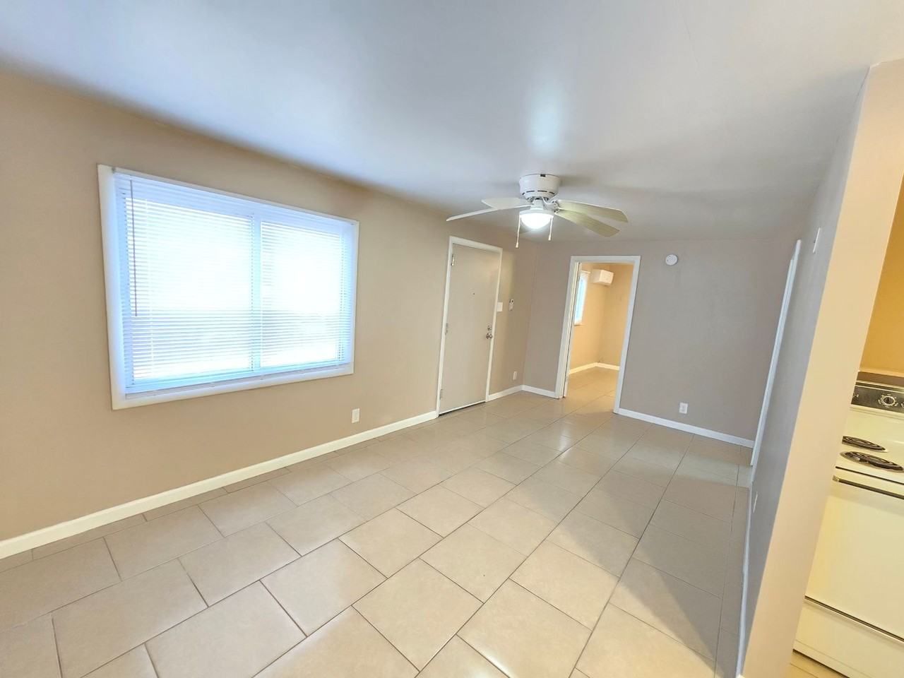 1007 N Scovel St - Photo 5 of 15