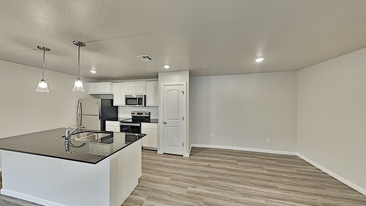 11208 Howard Dr - Photo 4 of 17