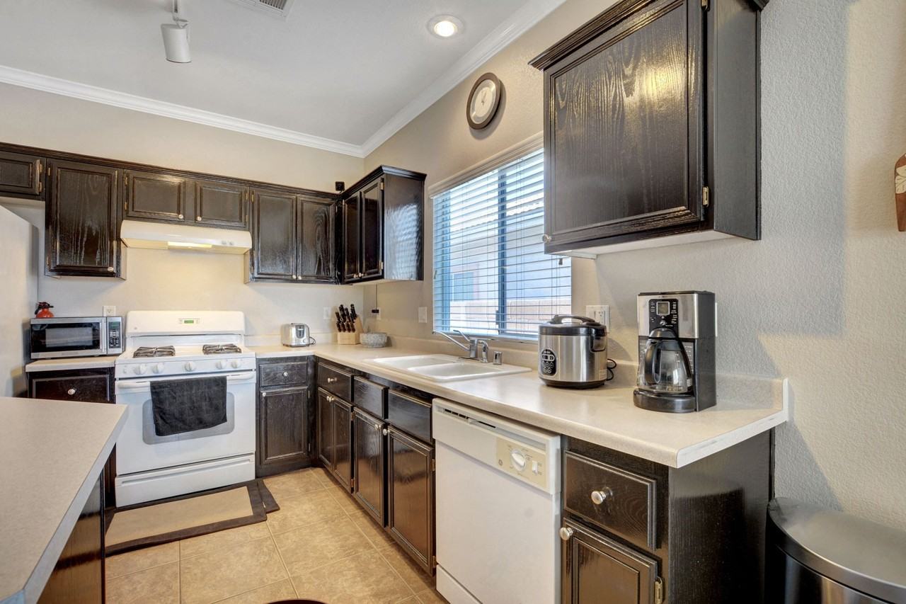 1209 Echo Beach Ave - Photo 3 of 26