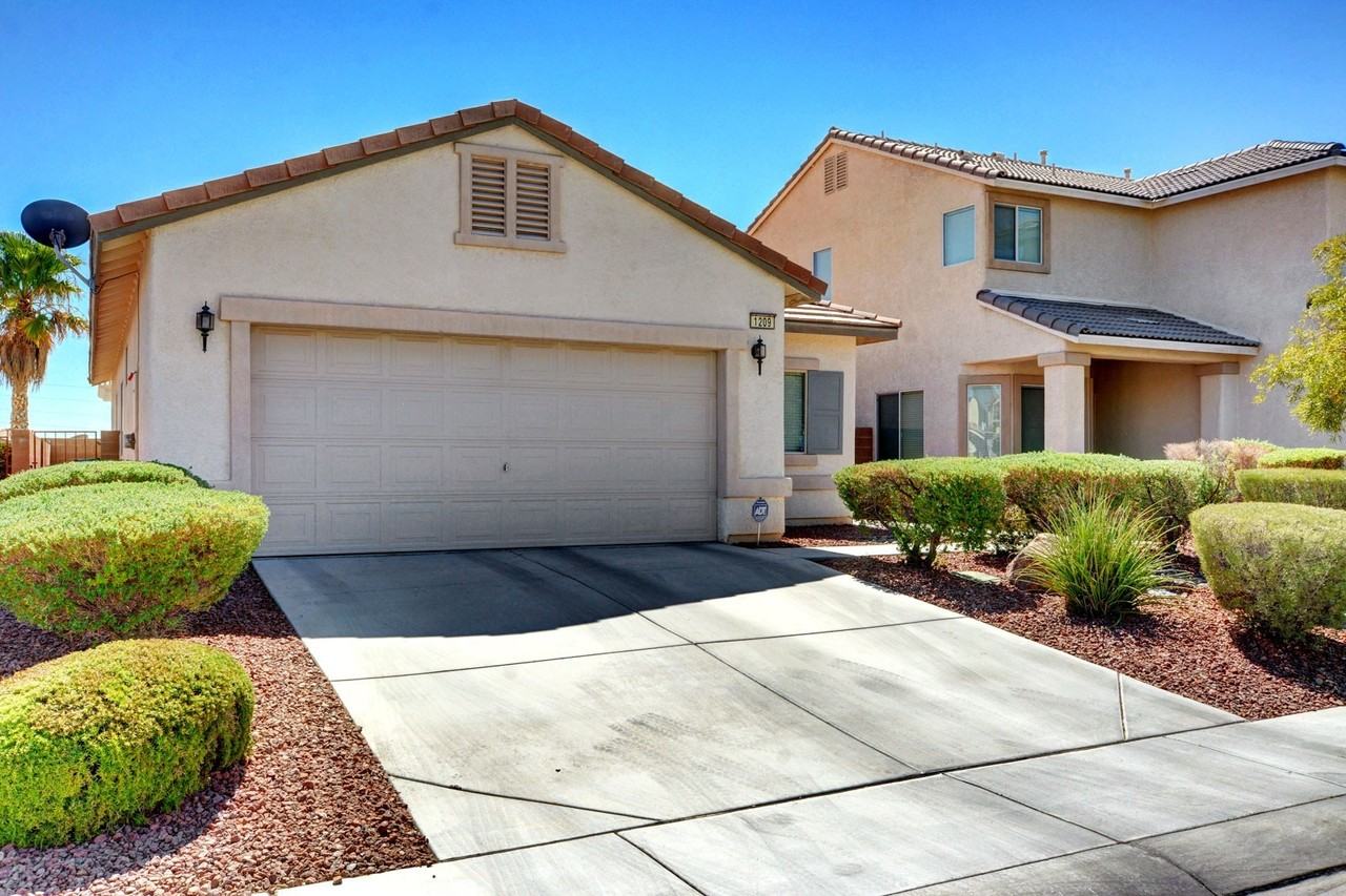 1209 Echo Beach Ave - Photo 6 of 26