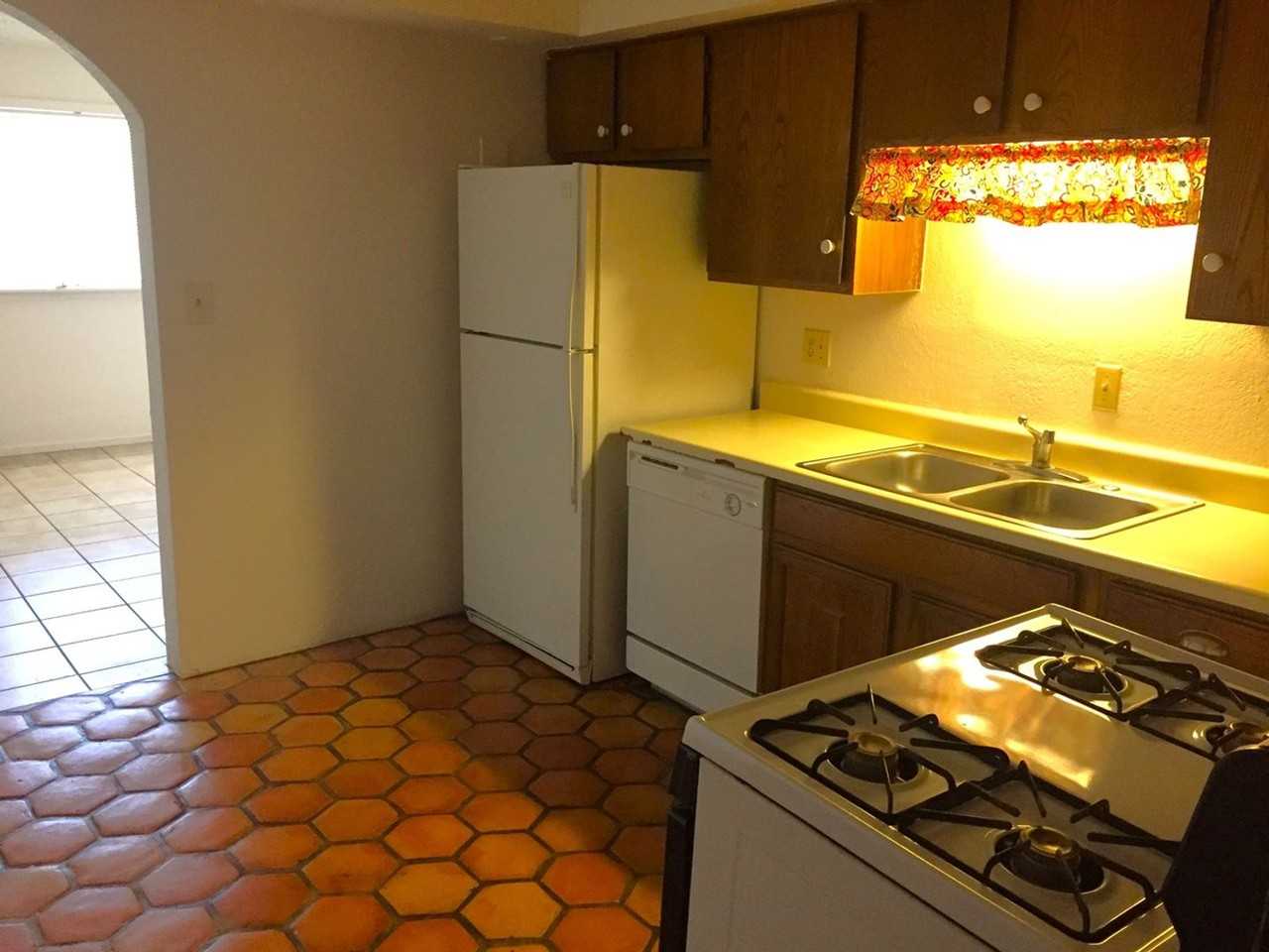 1129 S Stratton Ln - Photo 2 of 10